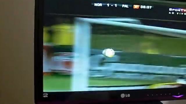 Monitor LG E2250 + Lexuzbox F90 via HDMI смотреть онлайн