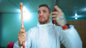 ВЫБИРАЕМСЯ ИЗ НЕПРОБИВАЕМОЙ СТЕНЫ КАНЦЕЛЯРСКИХ РЕЗИНОК!