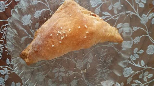 Слойки с брынзой из готового слоеного теста
