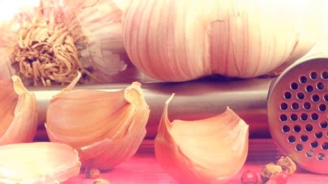 КАК ВЫЛЕЧИТЬ НАСМОРК В ДОМАШНИХ УСЛОВИЯХ