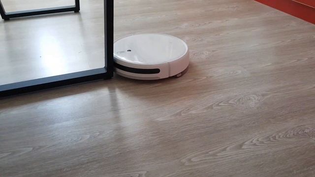Робот пылесос Xiaomi 1C | Влажная уборка смотреть онлайн