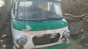 Заброшенный микроавтобус Баркас Barkas B1000