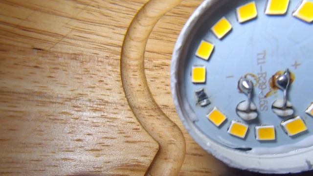 НЕ СПЕШИ ВЫБРАСЫВАТЬ СГОРЕВШУЮ СВЕТОДИОДНУЮ ЛАМПОЧКУ. смотреть онлайн