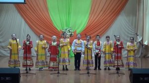 Девица во саду гуляла