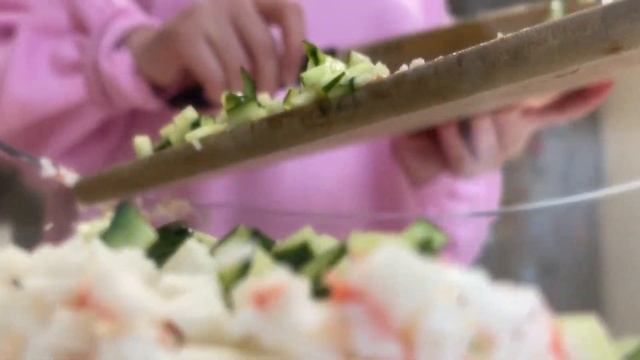 Самый простой рецепт крабового салата за 5 минут без какой-либо варки смотреть онлайн