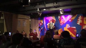 Андрей Кир в Шагале на баяне-- Прекрасное далеко)))