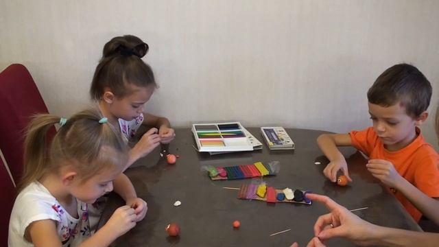 Весёлая тыква из ПЛАСТИЛИНА / Лепим с детьми/ HELLOWEEN 2018 смотреть онлайн