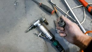 Audi Q5 - Проблема с секреткой колес. (сломалась секретка)