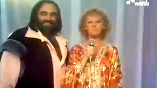 Демис руссос слушать лучшие сувенир. Demis Roussos & Petula Clark. Демис руссос дуэт с женщиной. Демис руссос сувенир.