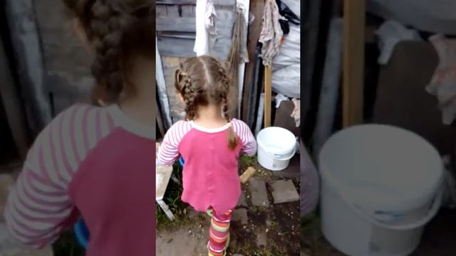 варим суп. Дача на Алтае, отпуск, июль 2019 (3,11) смотреть онлайн