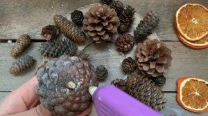 5 простых и красивых поделок из шишек | новогодний декор своими руками