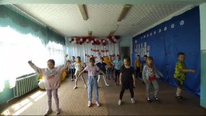 Если ты есть будь первым. Незубкдки танцуют в лагере