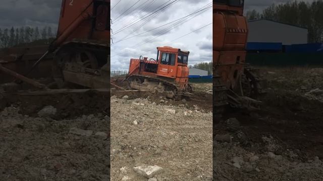 Планировка территории под строительство. Old bulldozer. Бульдозер Т 170