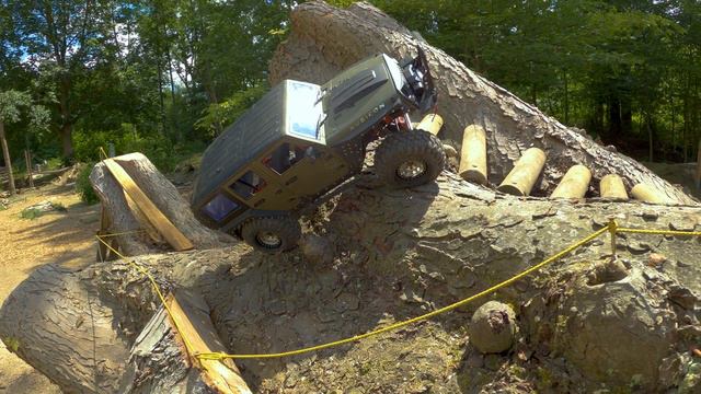 1/10 Scale RC Jeep Wrangler Rubicon | EXTREME Crawler Trail in RC Scale Park MW-Freaks | MaxeeRc смотреть онлайн
