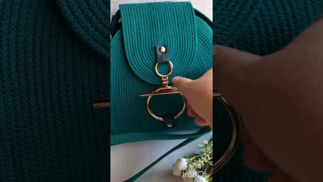 Сумочка из гамакового шнура в изумрудном цвете