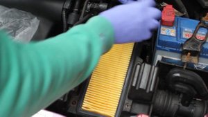 How to replace your Honda Jazz/Fit Air filter