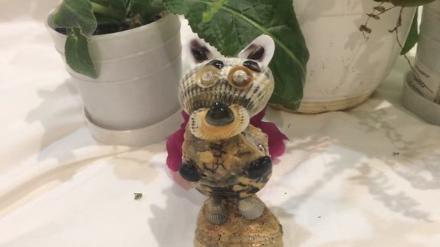 Милый волк с черными лапами. Поделка из ракушек своими руками. смотреть онлайн