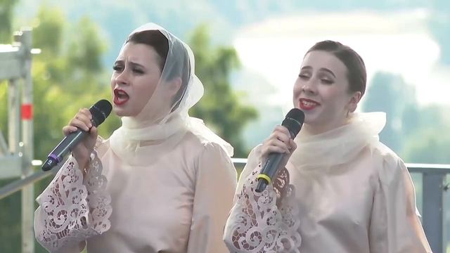 "Калина красная" (слова народные в обработке Евгения Синицына, музыка  Яна Френкеля)