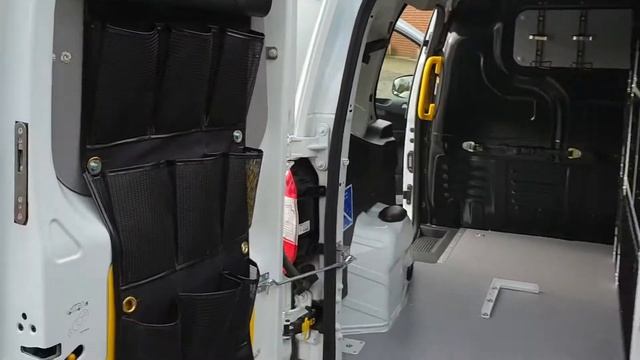 Ford Transit Courier, Low Mileage, Euro-6, 2019 Trend with Fitted Qi Tool Station in the cargo bay. смотреть онлайн