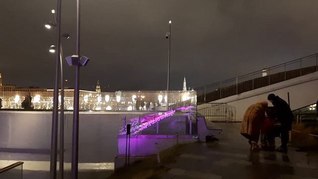 «Поле света» в парке Зарядье. Москва. Новый год. Праздничная иллюминация. Декабрь 2019 года. смотреть онлайн