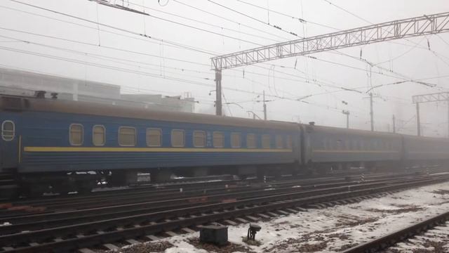 Поезд Киев-Мариуполь на станции Киёв-пассажирский смотреть онлайн
