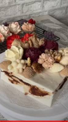 МК🌸Оформление Торта Зефирными Цветами из молдов от @zefirina_buket56