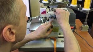 Промышленный четырехниточный настольный оверлок