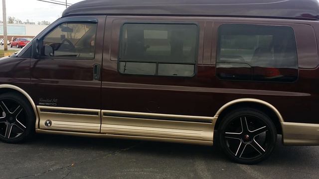 1999 GMC Savana High-Top Conversion Van смотреть онлайн