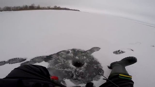 В поисках КАРАСЯ на прекрасных зимних просторах реки / Зимний карась / ловля карася зимой