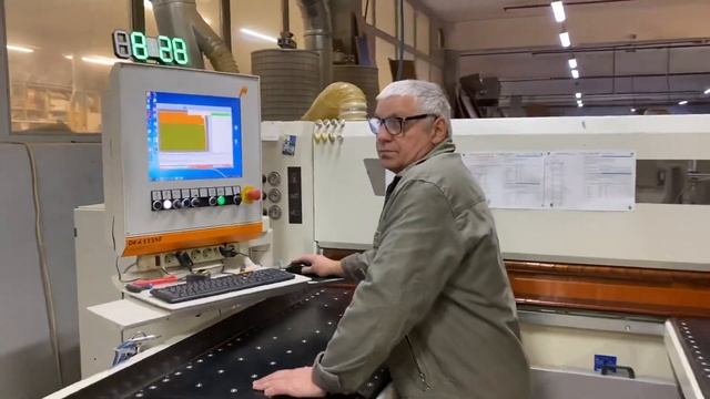 Один из дней на мебельном производстве смотреть онлайн