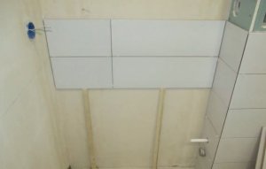 Укладка кафельной плитки и керамогранита в ванной.  Ремонт ванной комнаты под ключ, видео 4