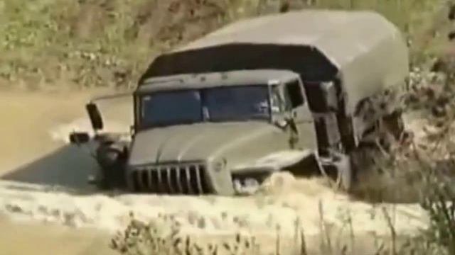 Красивое поздравление с Днем военного автомобилиста