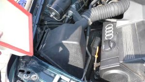 Audi A6 Avant C4 замена воздушного фильтра. Luftfilterwechsel. Change air filter.