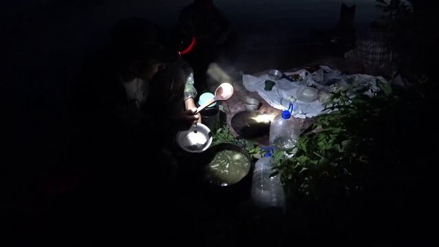 РЫБАЛКА С НА ФИДЕР, УХА НА БЕРЕГУ, ДИКАЯ УТКА С УТЯТАМИ, ОГРОМНАЯ ЖАБА, ВСЕ ПРЕЛЕСТИ НА УРАЛЕ! смотреть онлайн