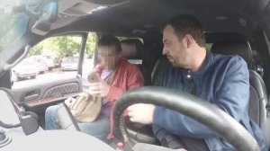 На блогера напали с ножом во время съемок