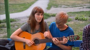 Игра на гитаре в 4 руки.