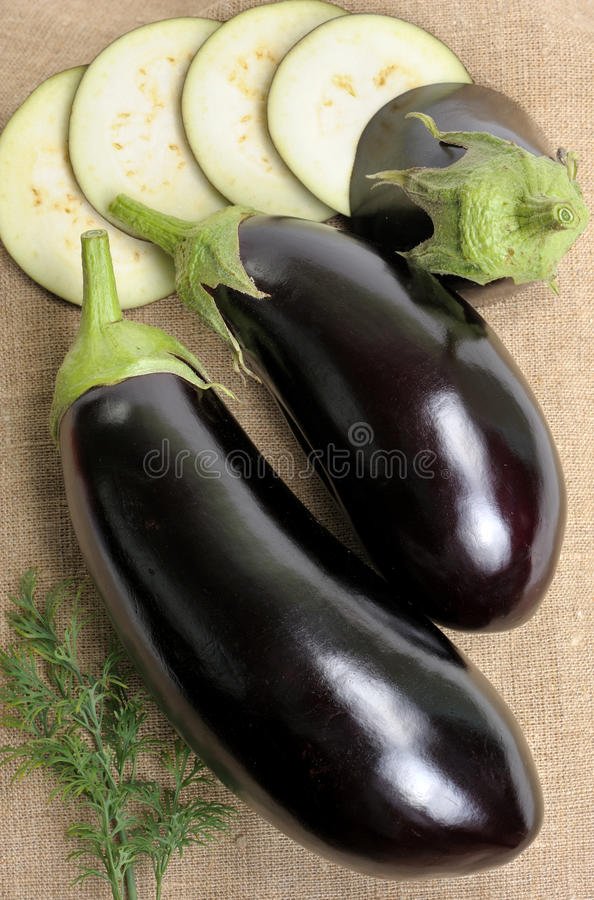 Готовьте пока сезон.Баклажаны вкуснее мяса. Обязательно приготовьте,это очень вкусно и просто.