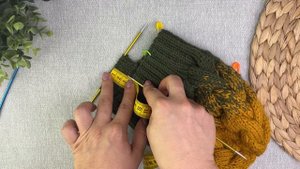 Вяжем ушки, завязки для детской шапки. Подробный МК.