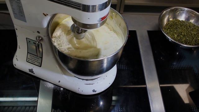 Блонди. Брауни с белым шоколадом и тыквенными семечками! Лучший десерт! смотреть онлайн