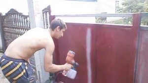 как покрасить ворота.Lechimdveri.лечим двери. Красим ворота не снимая створки!!