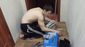 osb листы на деревянный пол - ПРОТЯГИВАЕМ ТВ КАБЕЛЬ ПОД ПЛИНТУСА - Осб листы что стало после 3 лет