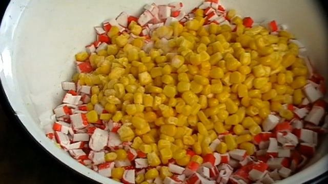 Салат с крабовыми палочками