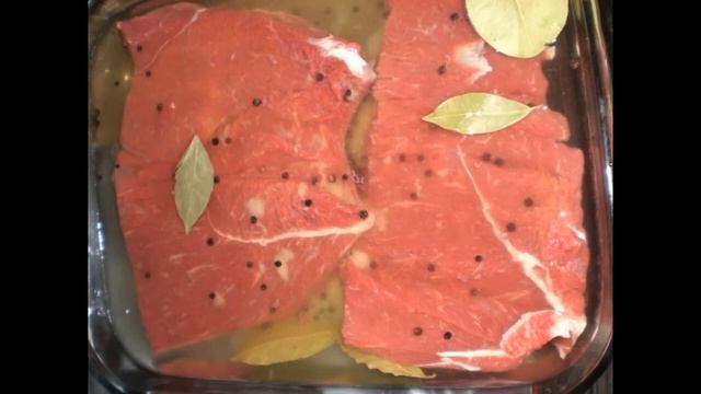 Холодные закуски мясные:Говяжья пастрома с мёдом,паприкой и соевым соусом смотреть онлайн