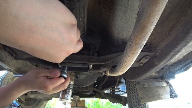 Москвич. Москвич 426. Как снять траверсу москвич 408. Сравнение траверс москвич 408 и 412. Часть 1. смотреть онлайн