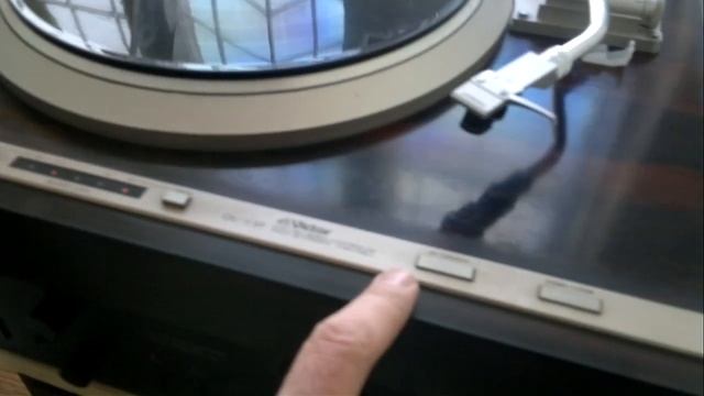 Виниловый проигрыватель Victor QL-Y3F смотреть онлайн