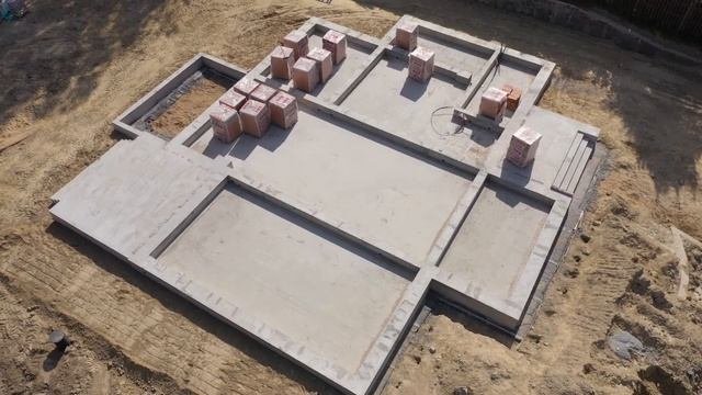 Подпорные стены и монолитные плиты на участке с рельефом. ЮККИ. Часть 5.