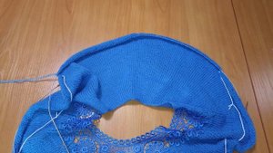 Блузка спицами с кружевной вставкой, 2 часть МК