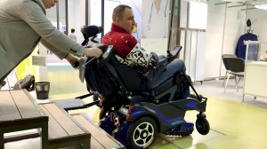 ТЕСТИРУЕМ КОЛЯСКУ CATERWIL СТУПЕНЬКА-ХОД НА ВЫСТАВКЕ ЗДРАВООХРАНЕНИЯ 2022