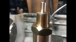 Нарезаю коническую резьбу двумя способами.