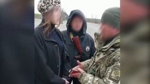 Укро беженец. Офицер переоделся в женское платье, чо бы сбежать из Украины.